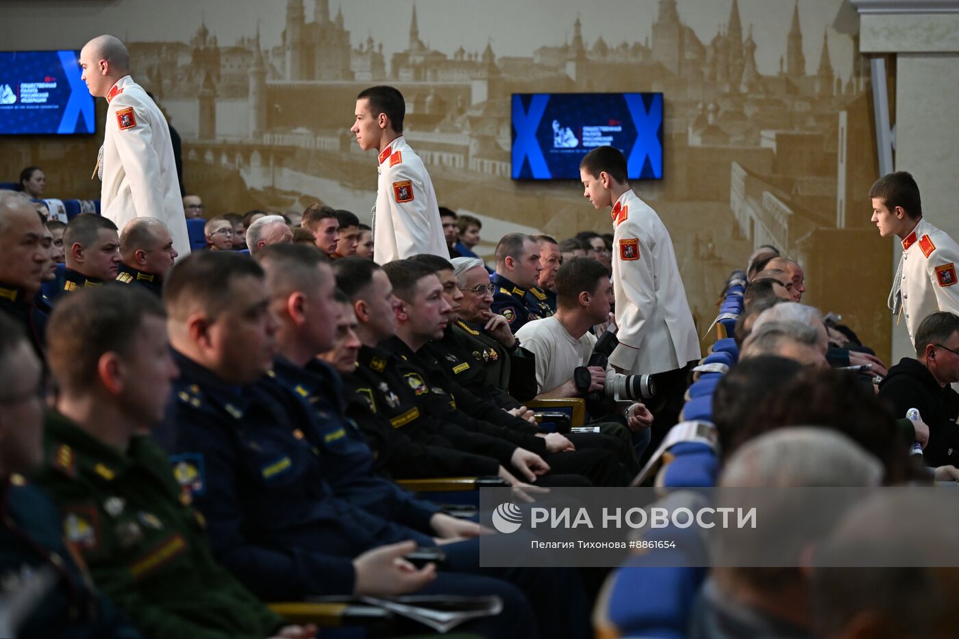 Чествование молодых офицеров воинских частей, слушателей и курсантов в Общественной палате РФ