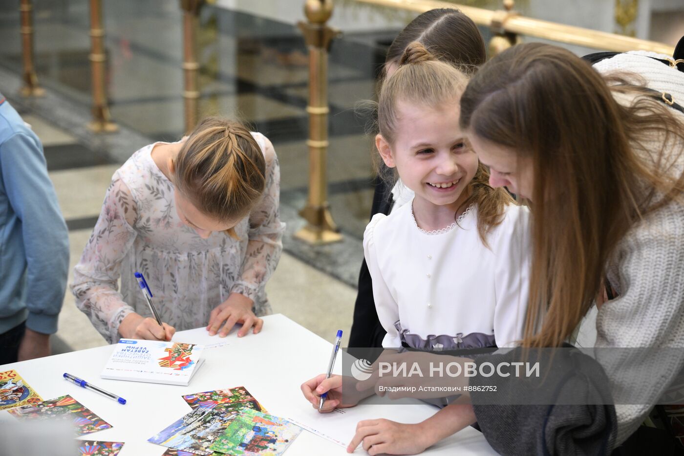 Выставка "Защитники Отечества" 