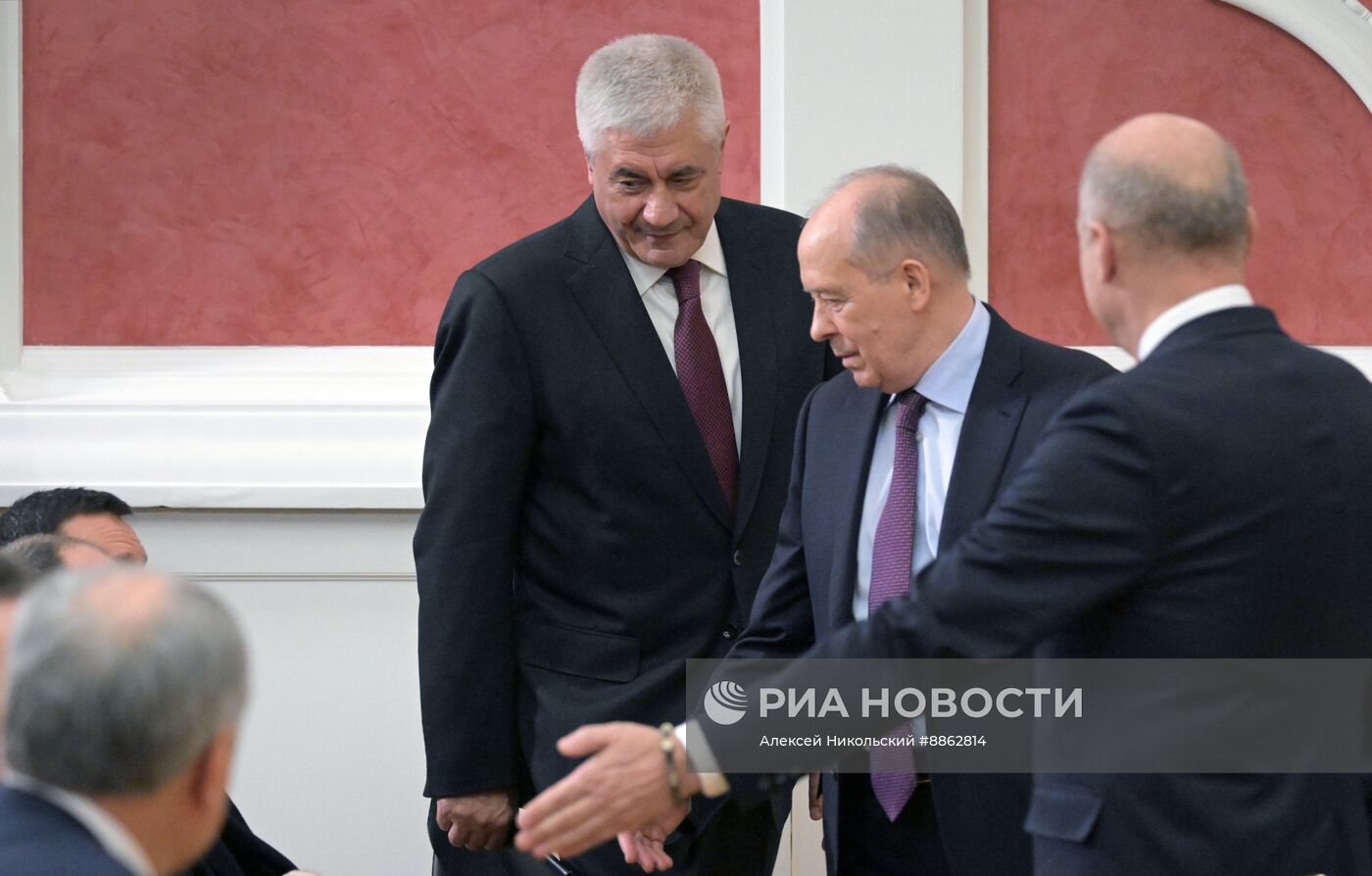 Президент Владимир Путин принял участие в совещании судей всех российских судов