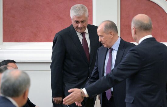 Президент Владимир Путин принял участие в совещании судей всех российских судов