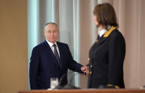Президент Владимир Путин принял участие в совещании судей всех российских судов