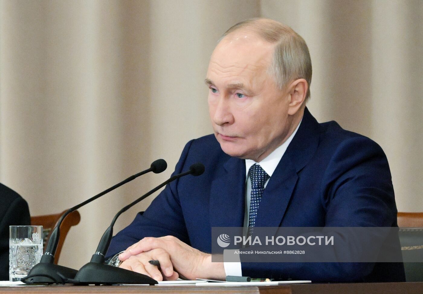 Президент Владимир Путин принял участие в совещании судей всех российских судов