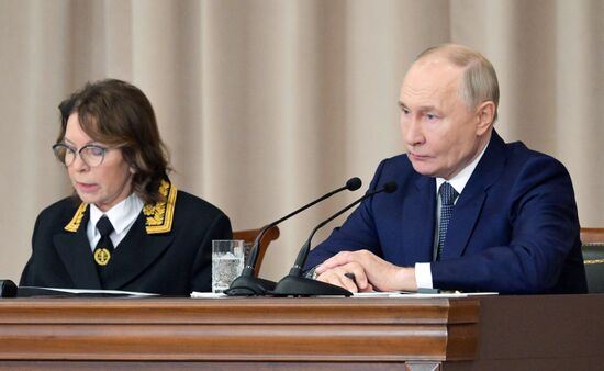 Президент Владимир Путин принял участие в совещании судей всех российских судов