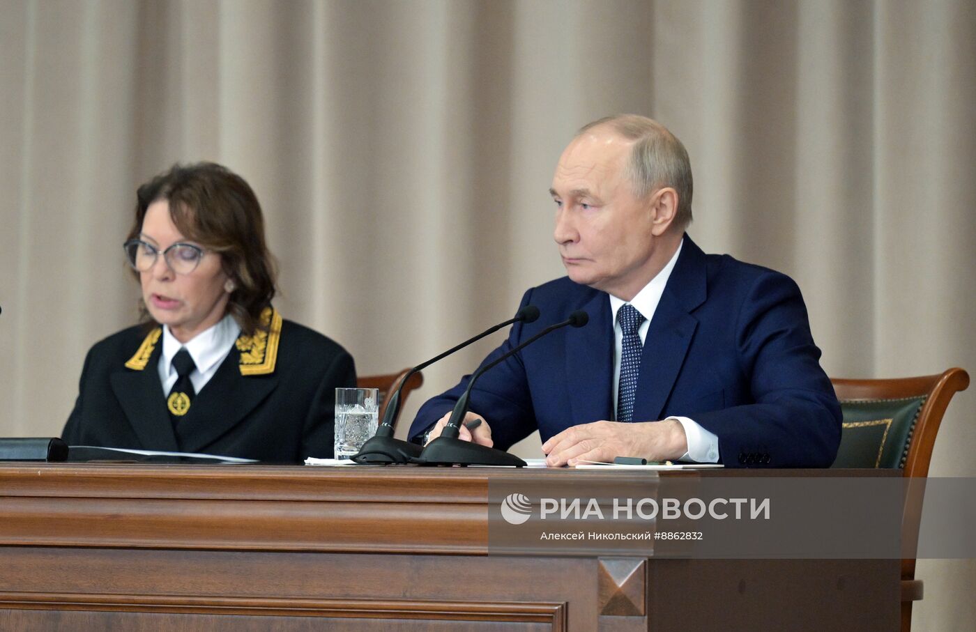 Президент Владимир Путин принял участие в совещании судей всех российских судов