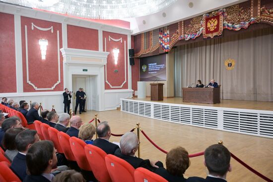 Президент Владимир Путин принял участие в совещании судей всех российских судов