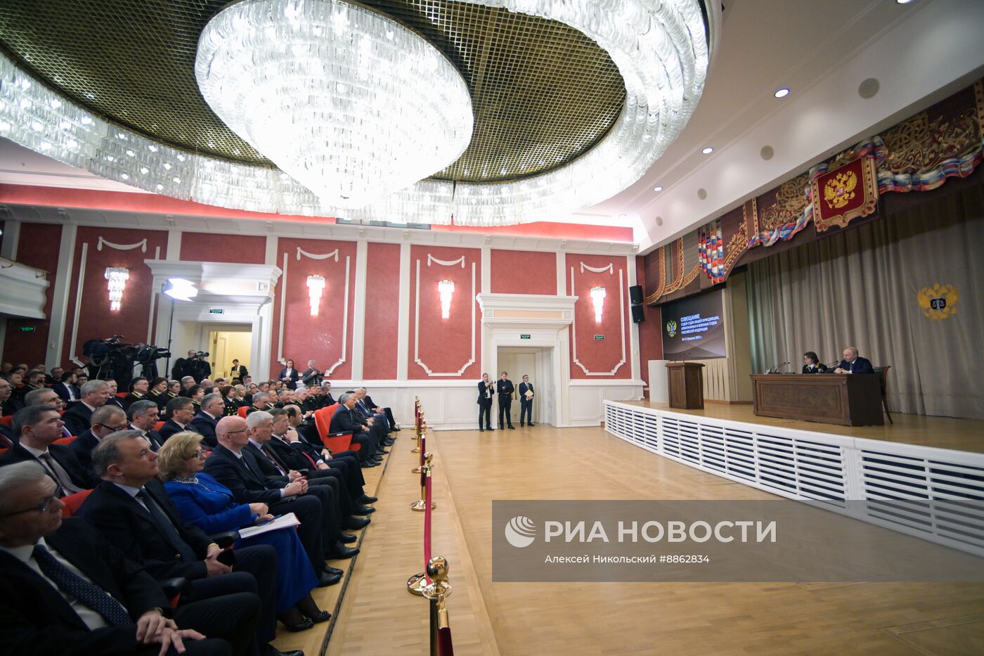 Президент Владимир Путин принял участие в совещании судей всех российских судов