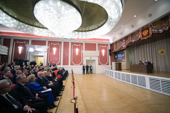 Президент Владимир Путин принял участие в совещании судей всех российских судов