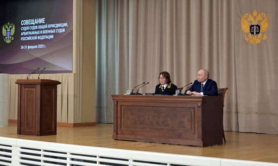 Президент Владимир Путин принял участие в совещании судей всех российских судов