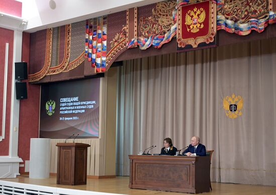 Президент Владимир Путин принял участие в совещании судей всех российских судов