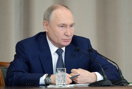 Президент Владимир Путин принял участие в совещании судей всех российских судов