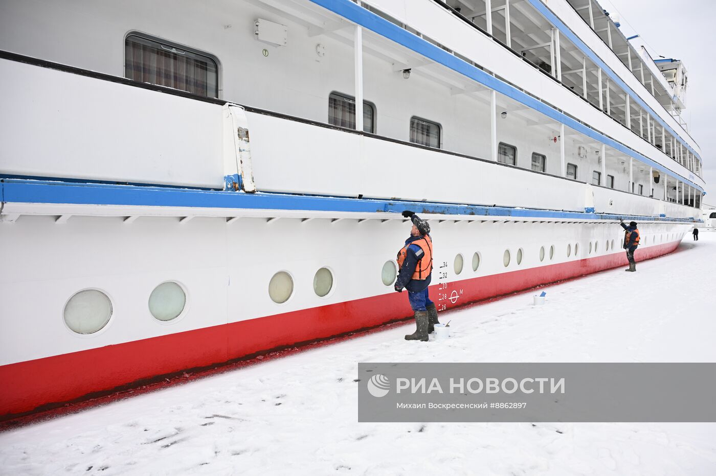 Стоянка теплоходов в период закрытия речной навигации в Москве