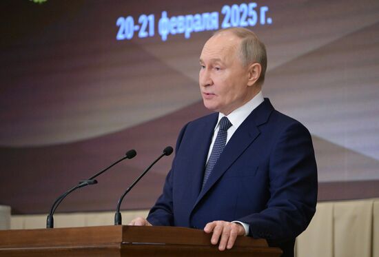 Президент Владимир Путин принял участие в совещании судей всех российских судов