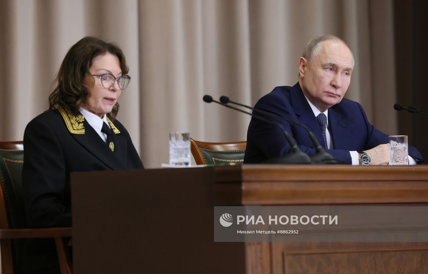 Президент Владимир Путин принял участие в совещании судей всех российских судов