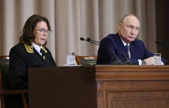 Президент Владимир Путин принял участие в совещании судей всех российских судов
