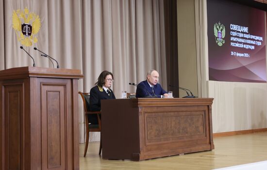 Президент Владимир Путин принял участие в совещании судей всех российских судов