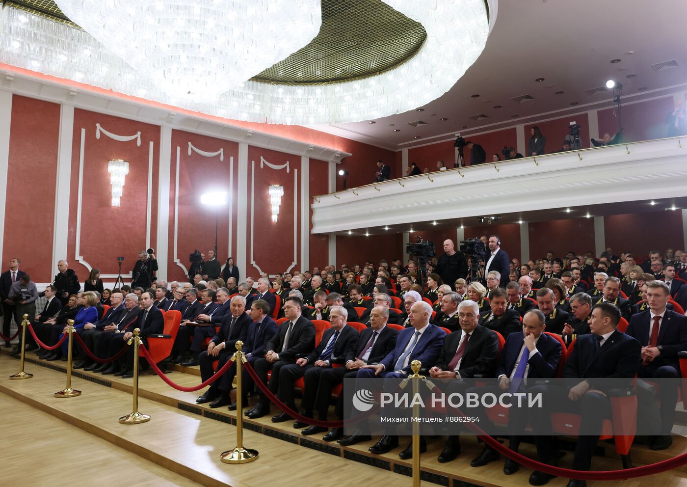 Президент Владимир Путин принял участие в совещании судей всех российских судов