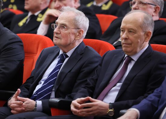 Президент Владимир Путин принял участие в совещании судей всех российских судов