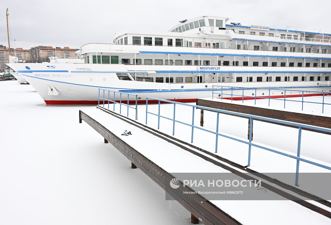Стоянка теплоходов в период закрытия речной навигации в Москве