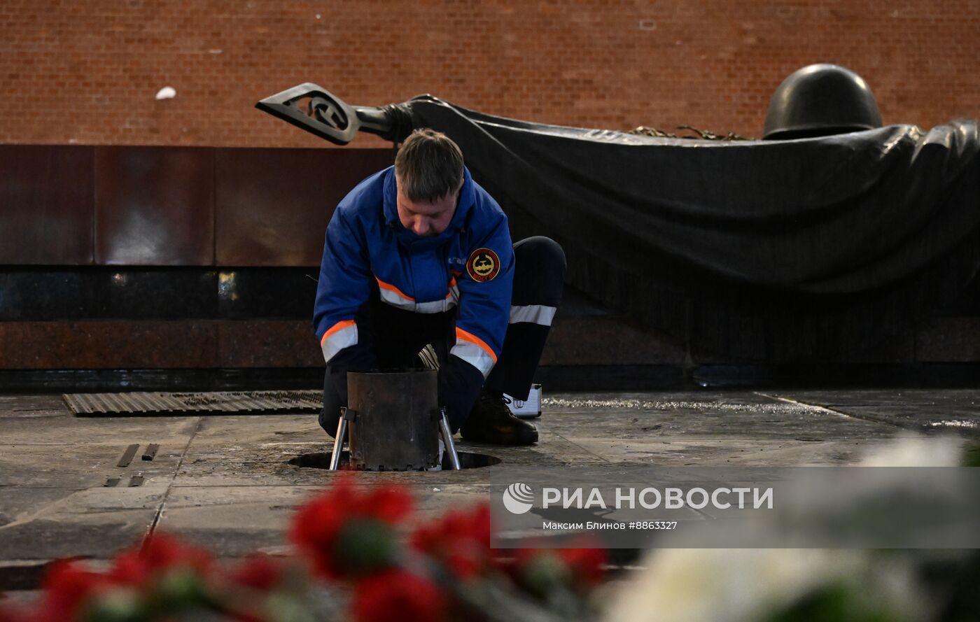 Профилактика горелки Вечного огня у Могилы Неизвестного солдата