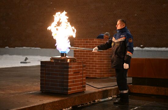 Профилактика горелки Вечного огня у Могилы Неизвестного солдата