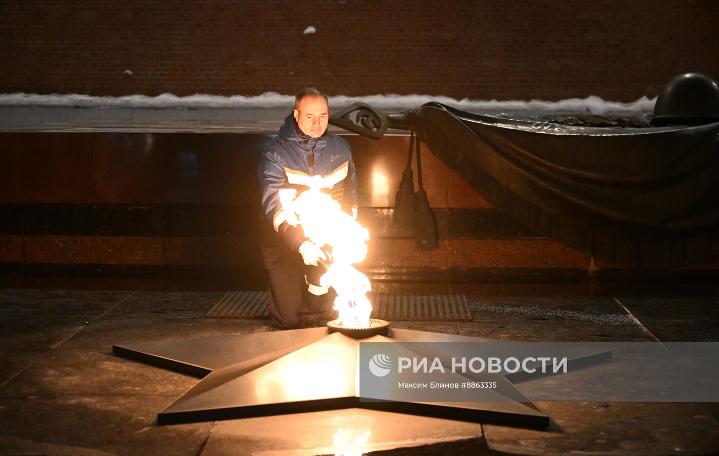 Профилактика горелки Вечного огня у Могилы Неизвестного солдата