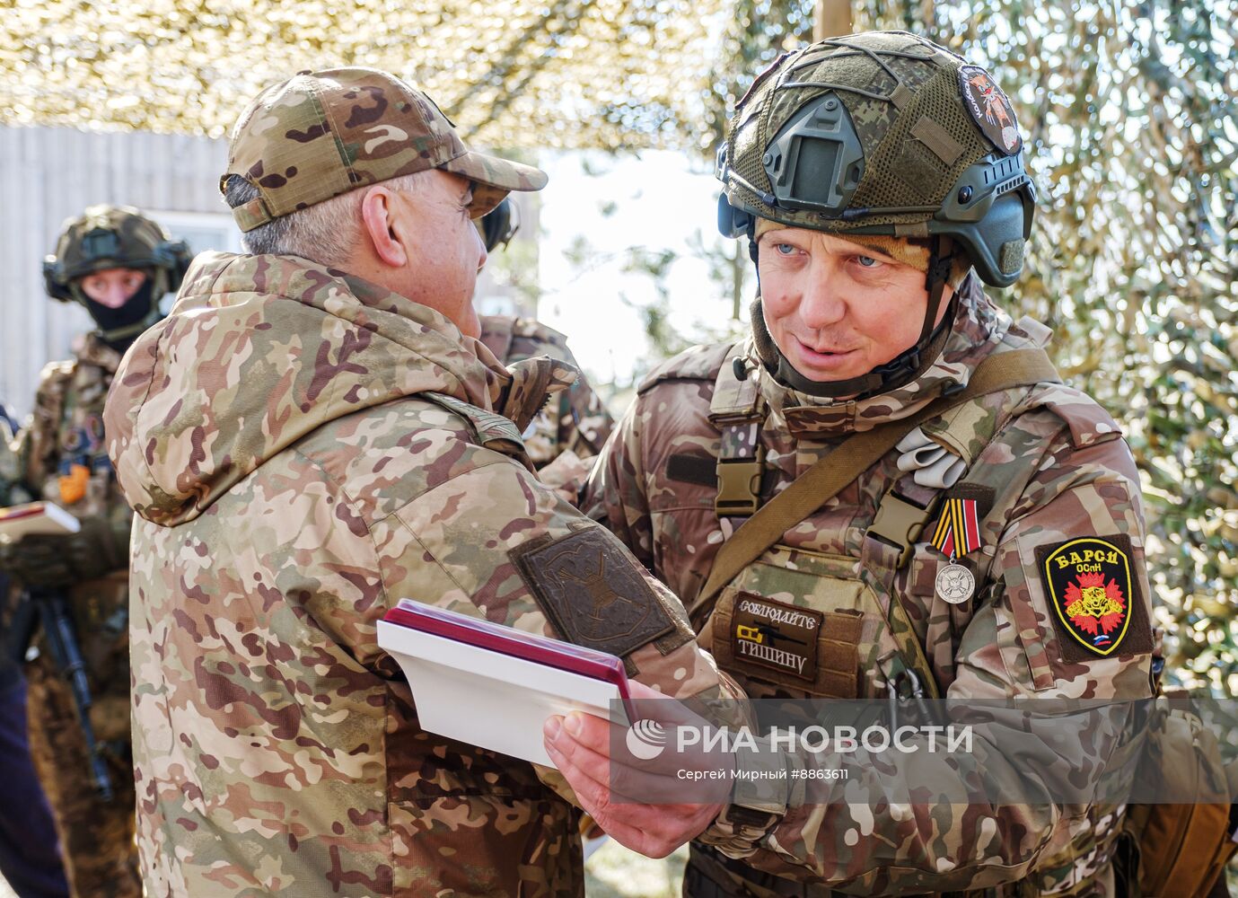 Награждение бойцов отряда специального назначения "БАРС-11"