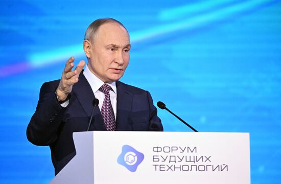 Президент Владимир Путин принял участие в работе Форума будущих технологий