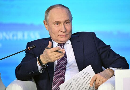 Президент Владимир Путин принял участие в работе Форума будущих технологий