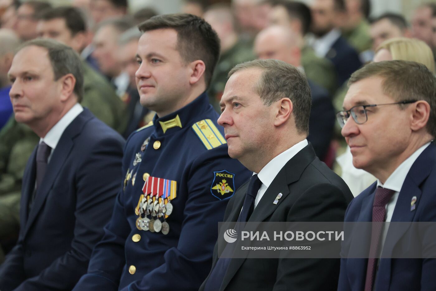 Зампред Совбеза РФ Д. Медведев встретился с ветеранами боевых действий разных поколений