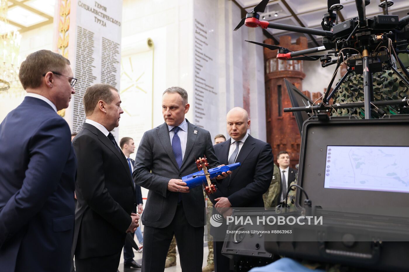 Зампред Совбеза РФ Д. Медведев встретился с ветеранами боевых действий разных поколений