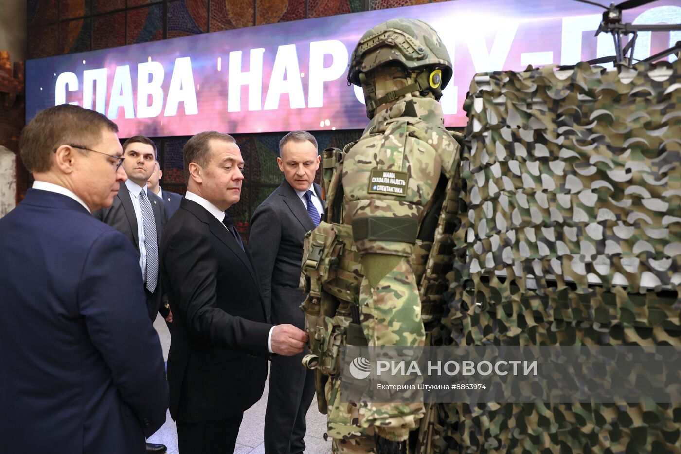 Зампред Совбеза РФ Д. Медведев встретился с ветеранами боевых действий разных поколений