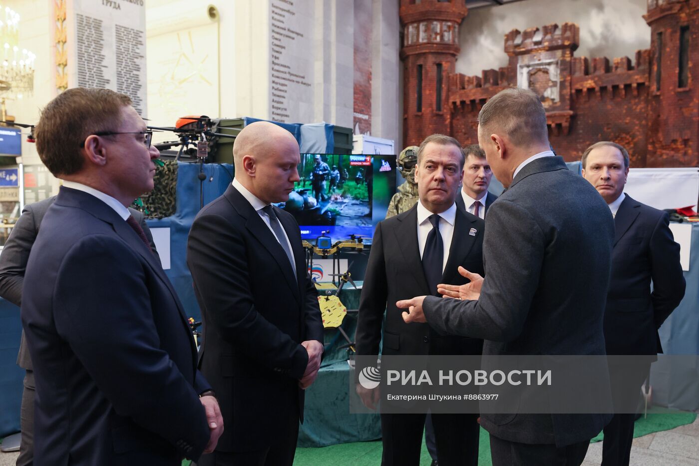 Зампред Совбеза РФ Д. Медведев встретился с ветеранами боевых действий разных поколений