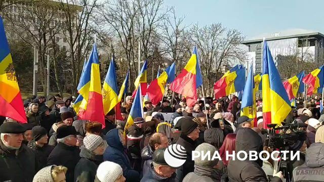 Митинг сторонников Партии социалистов у здания администрации президента в Кишиневе