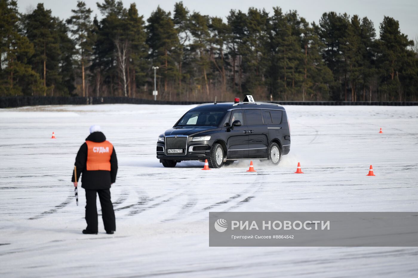 Соревнования по скоростному маневрированию водителей ФСО России