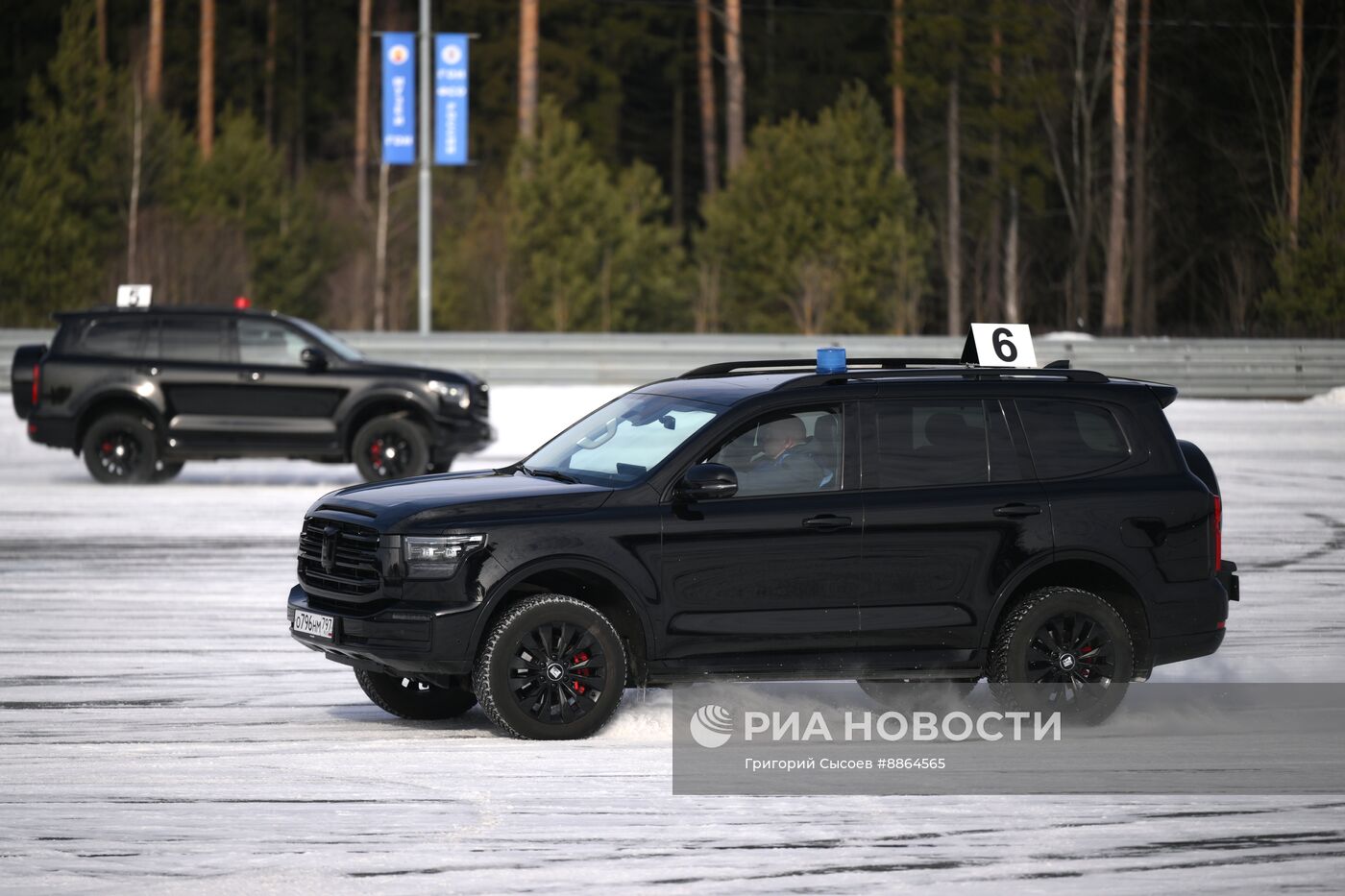 Соревнования по скоростному маневрированию водителей ФСО России