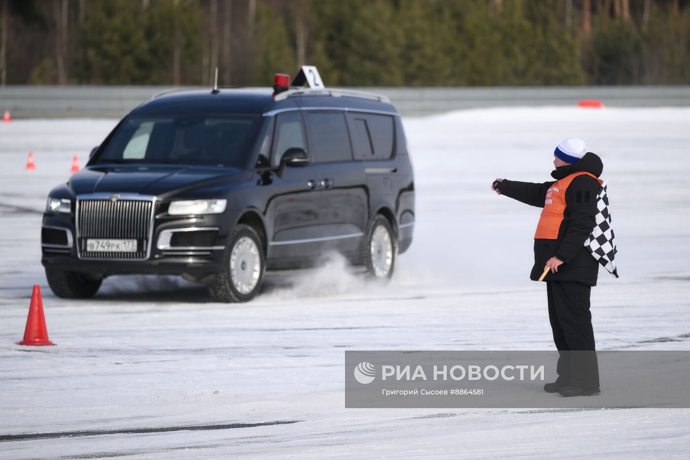 Соревнования по скоростному маневрированию водителей ФСО России