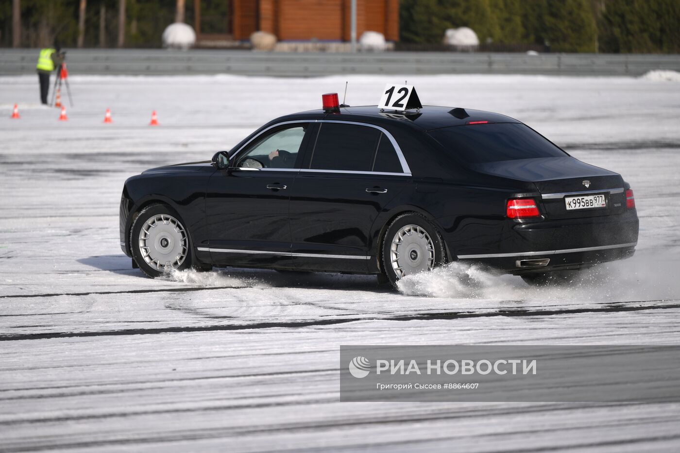 Соревнования по скоростному маневрированию водителей ФСО России