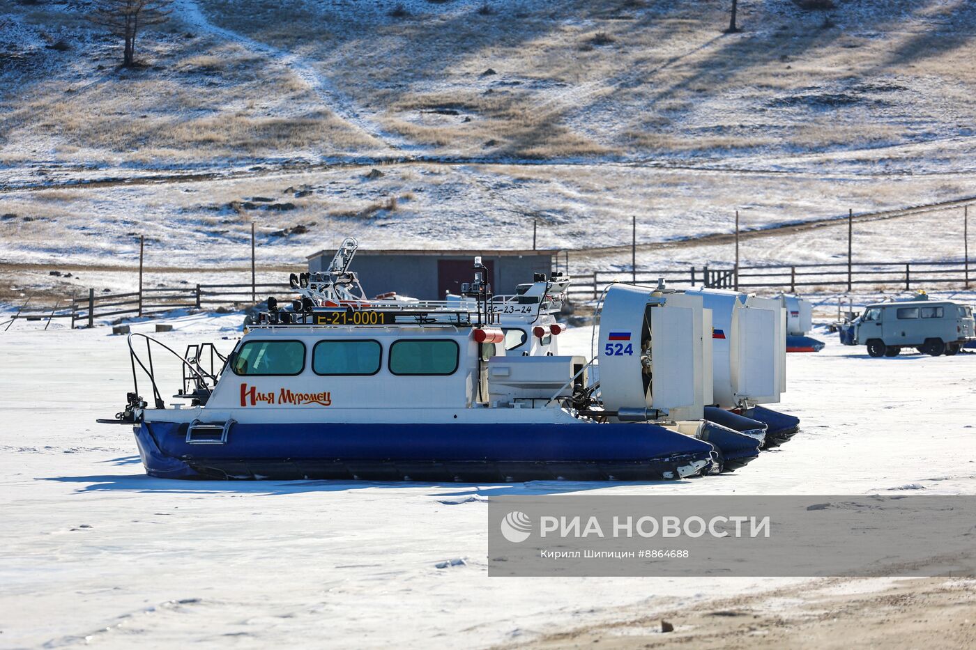 Ледовая переправа на остров Ольхон