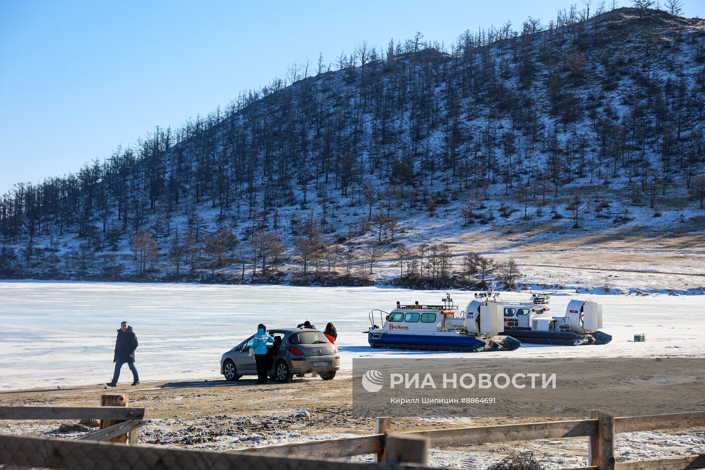 Ледовая переправа на остров Ольхон