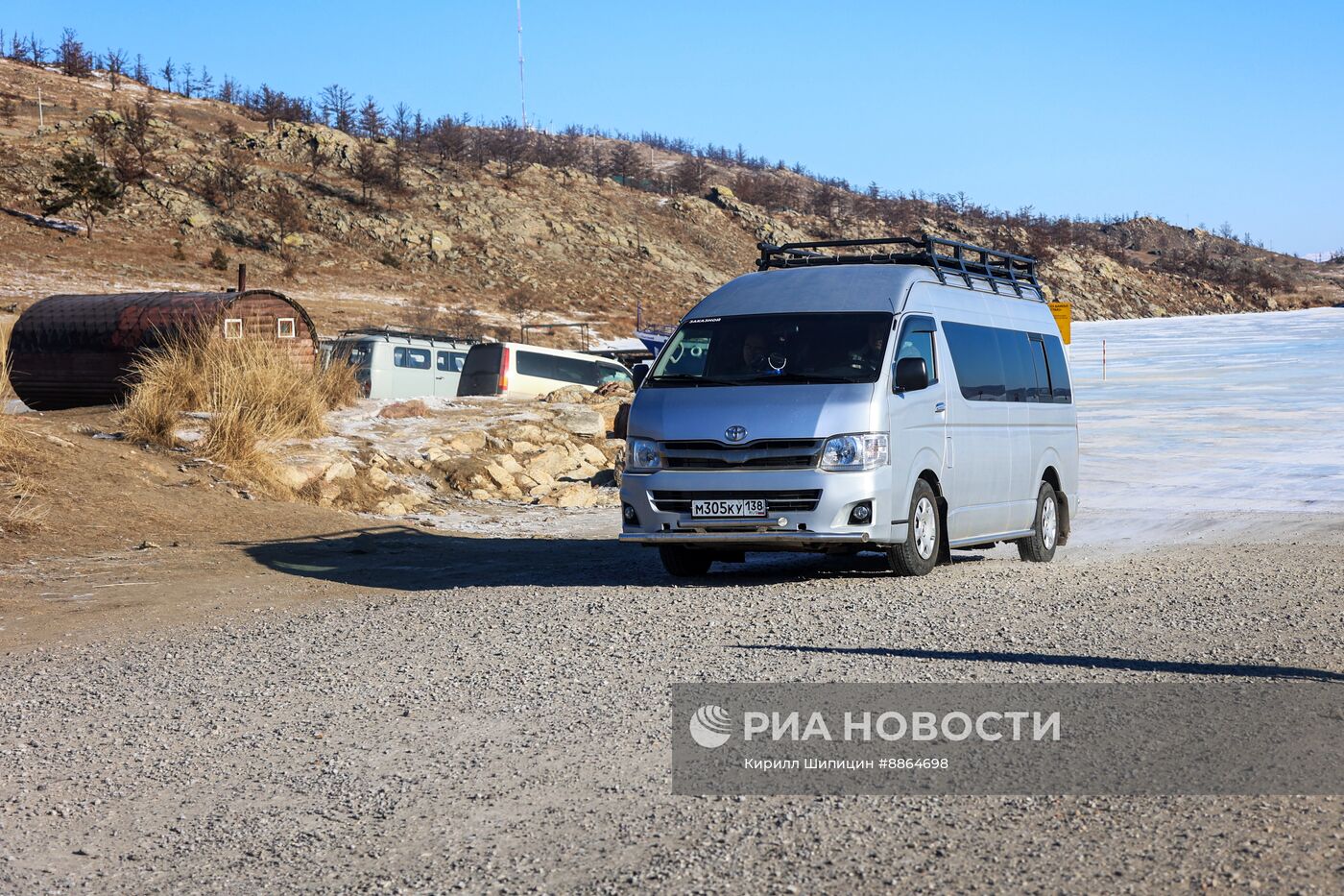 Ледовая переправа на остров Ольхон