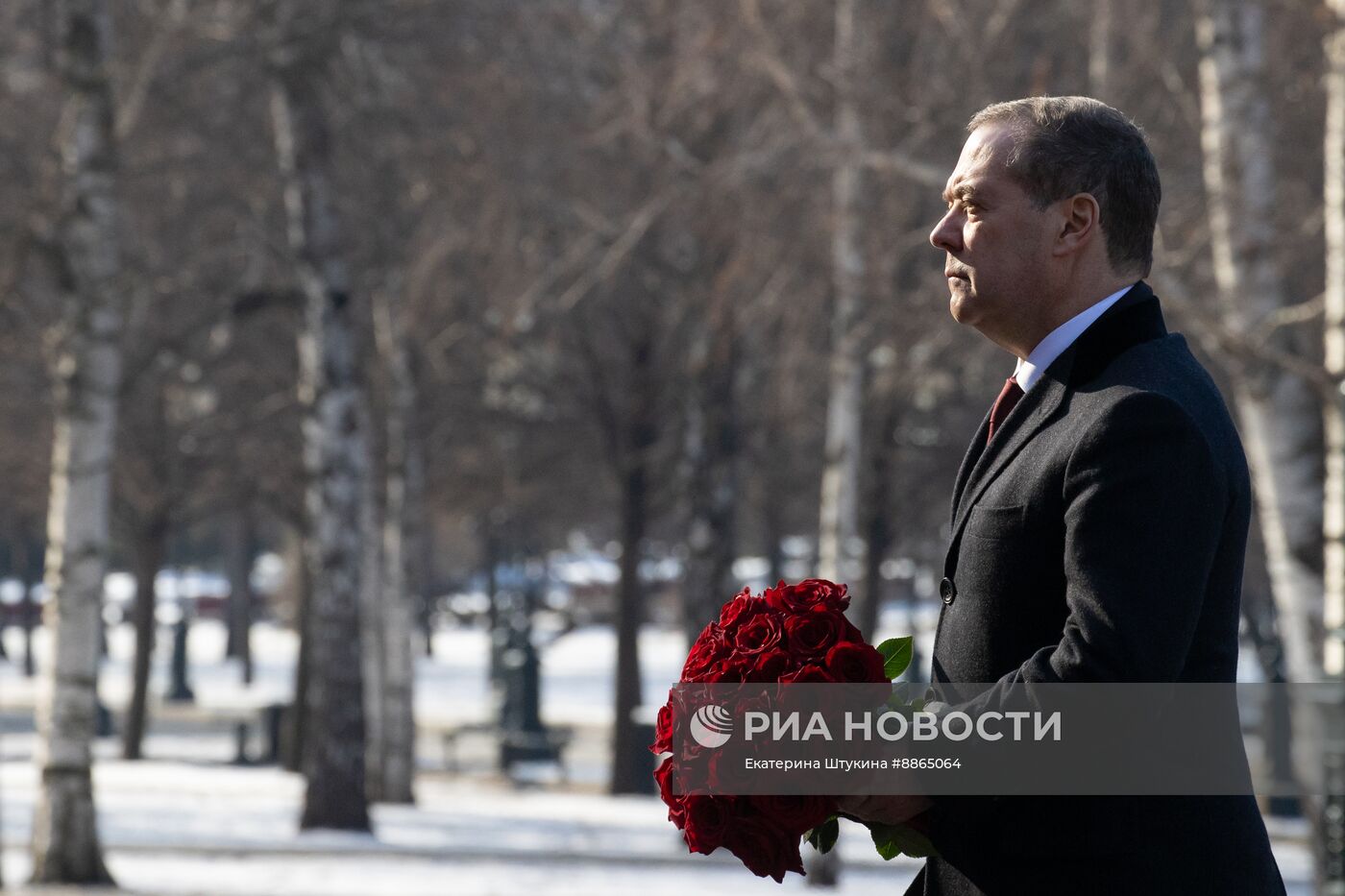 Зампред Совбеза РФ Д. Медведев возложил цветы к Могиле Неизвестного Солдата