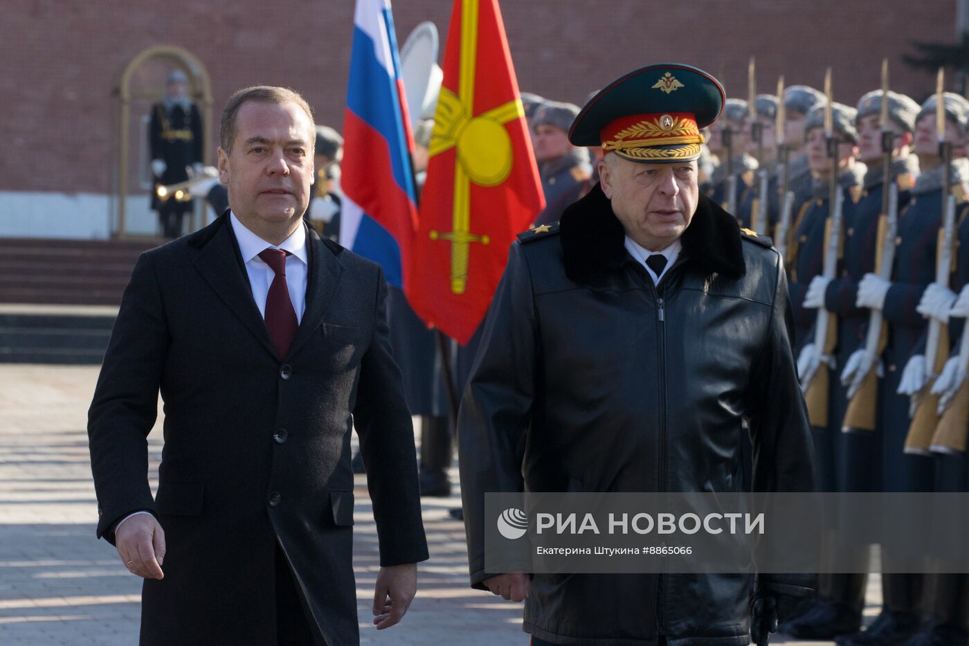 Зампред Совбеза РФ Д. Медведев возложил цветы к Могиле Неизвестного Солдата