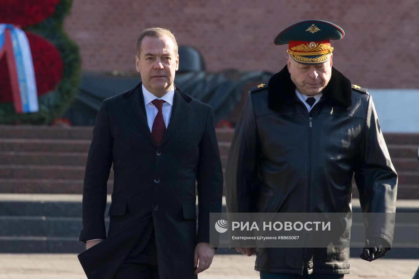 Зампред Совбеза РФ Д. Медведев возложил цветы к Могиле Неизвестного Солдата