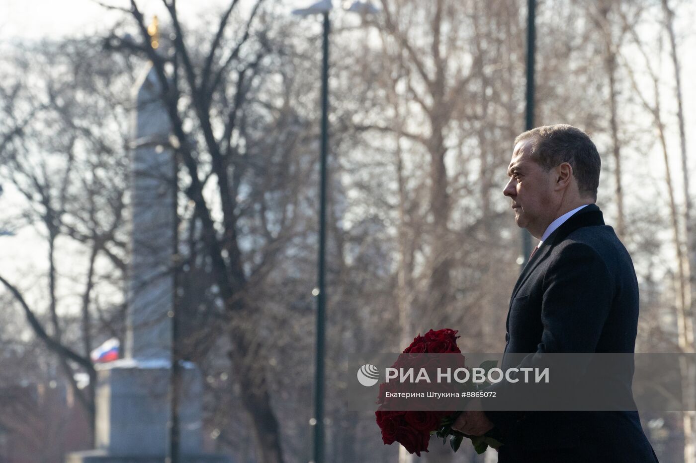 Зампред Совбеза РФ Д. Медведев возложил цветы к Могиле Неизвестного Солдата