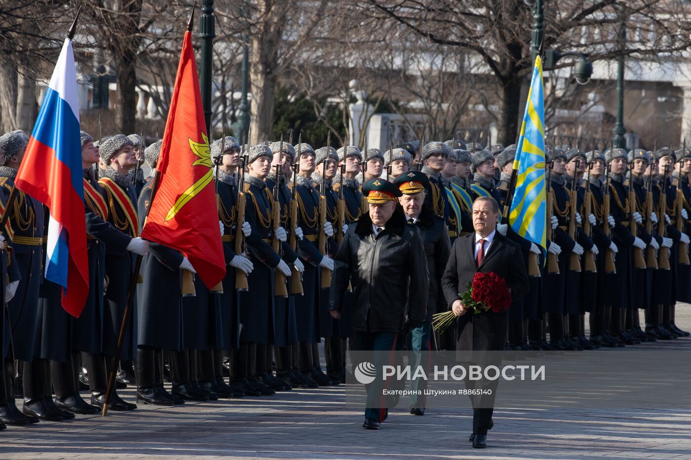 Зампред Совбеза РФ Д. Медведев возложил цветы к Могиле Неизвестного Солдата