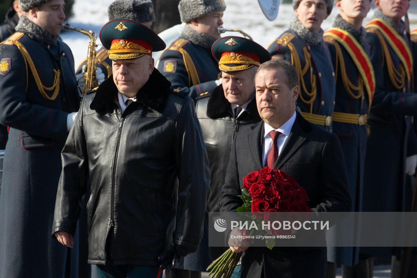 Зампред Совбеза РФ Д. Медведев возложил цветы к Могиле Неизвестного Солдата