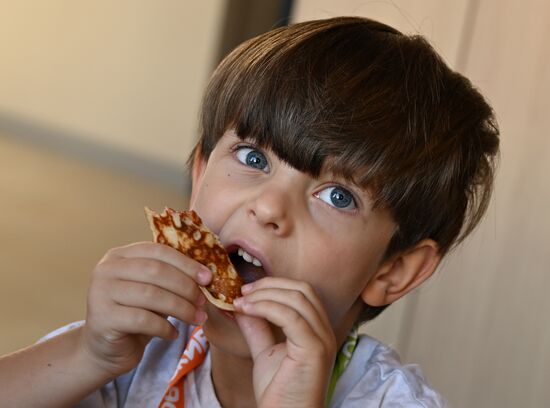 Выпечка блинов накануне Масленицы