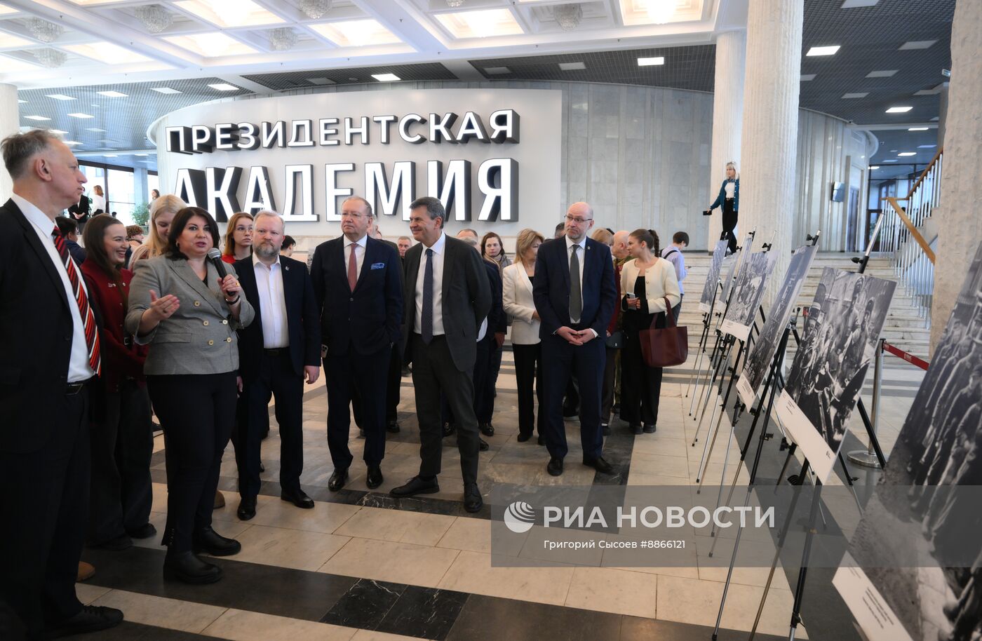 Открытие фотовыставки "Восстановление Европы"
