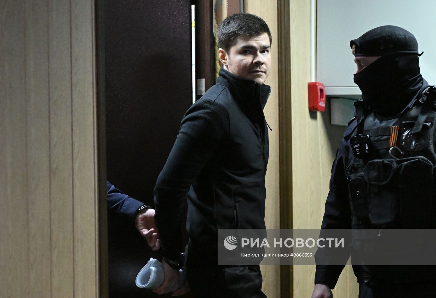 Заседание суда по делу блогера А. Шабутдинова, обвиняемого в мошенничестве