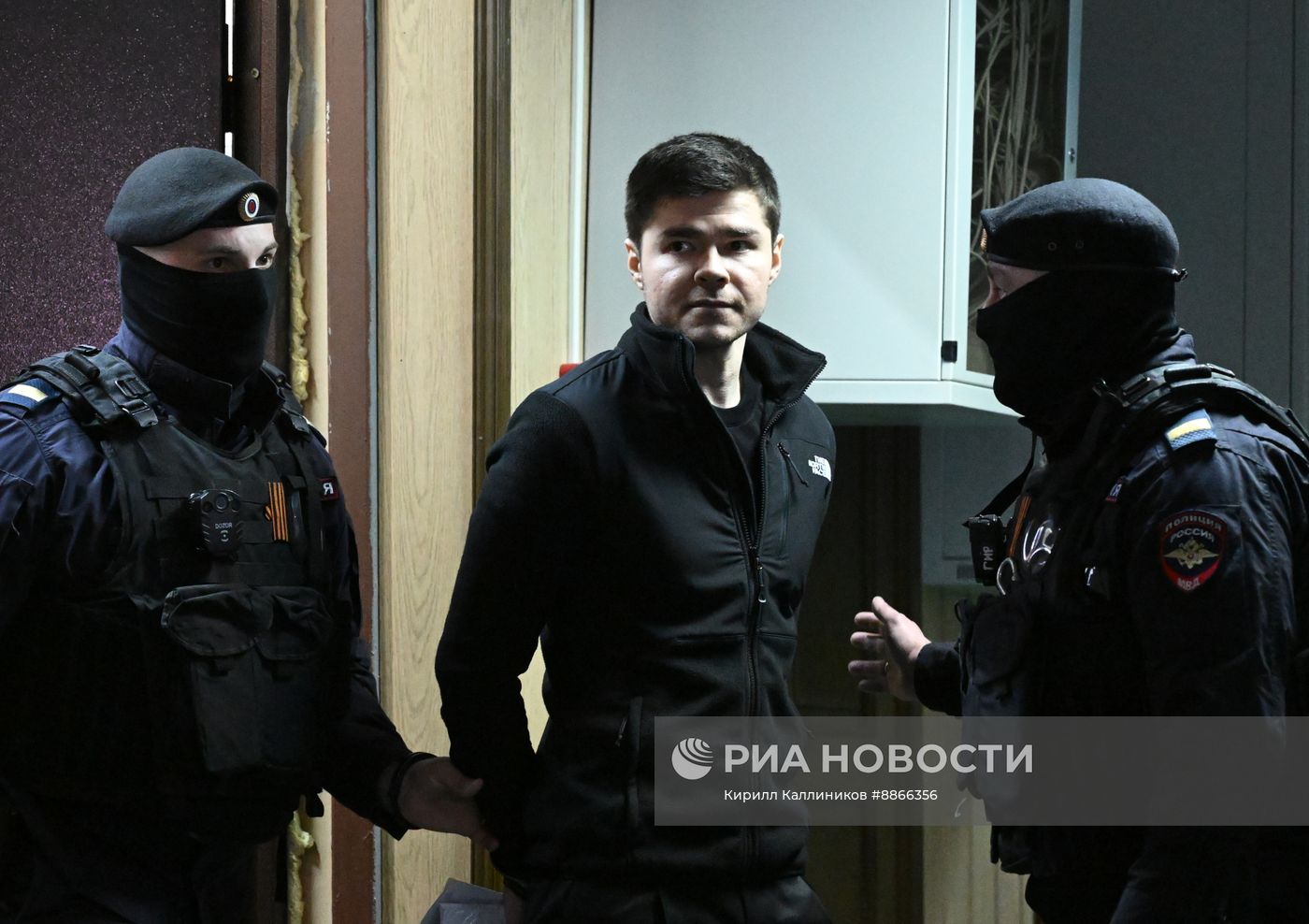 Заседание суда по делу блогера А. Шабутдинова, обвиняемого в мошенничестве